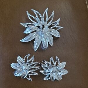 Sarah Coventry Vintage Silvertone Brooch and Clip Earring Set